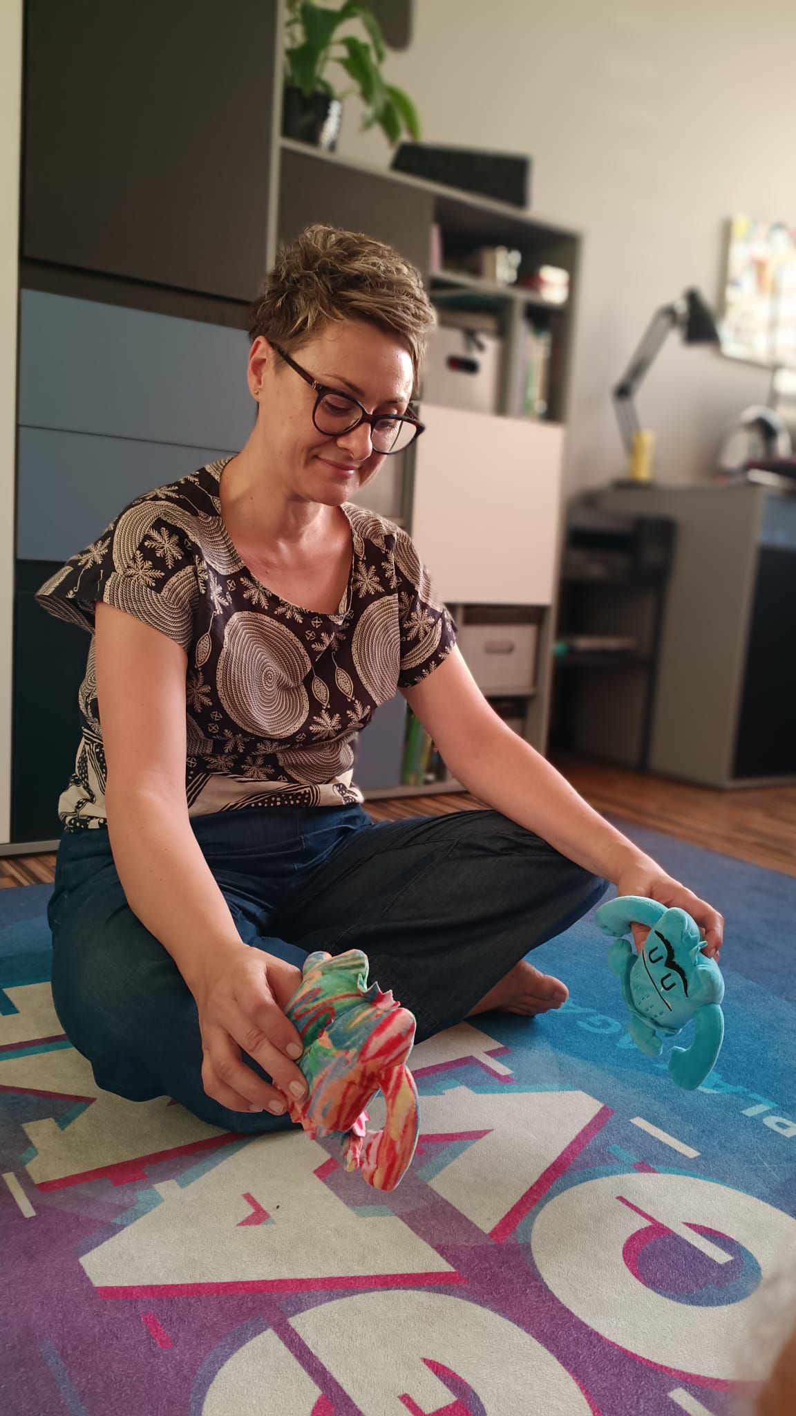 Marzena Mrzygłód podczas pracy z dzieckiem